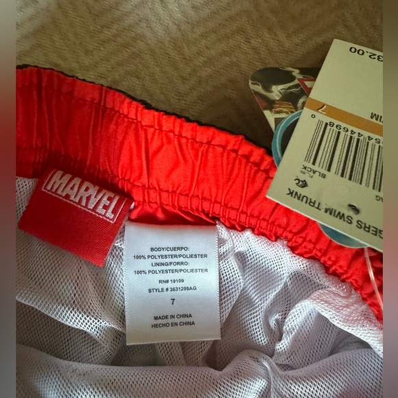 NWT Marvel boys swim trunks - size 7 - Picture 3 of 7